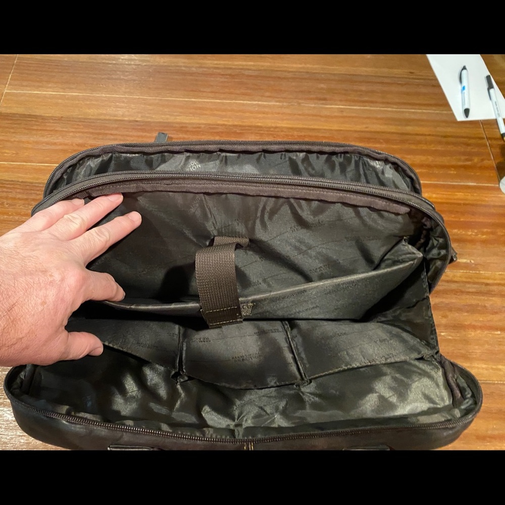 Kenneth Cole Reaction Briefcase Computer Bag - Picture 3 of 6